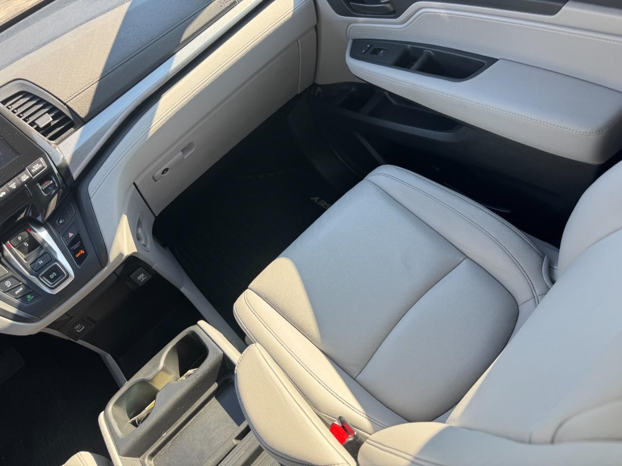 Honda Odyssey Vehicle Full-screen Gallery Image 16