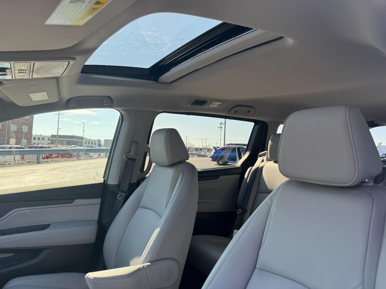 Honda Odyssey Vehicle Full-screen Gallery Image 20