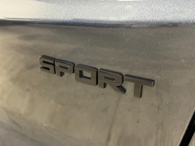 Honda CR-V Hybrid Vehicle Full-screen Gallery Image 08