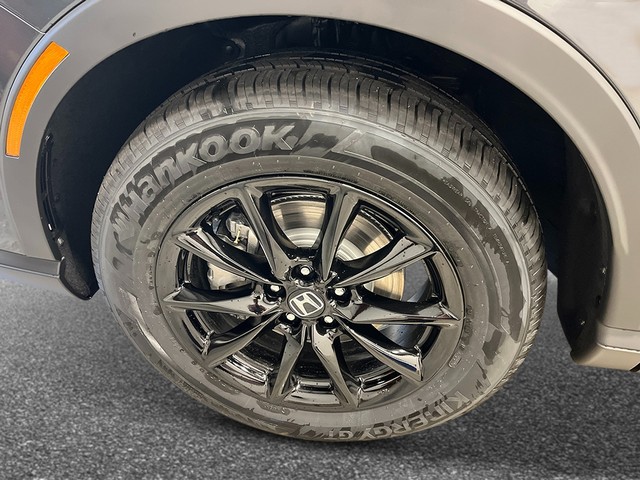 Honda CR-V Hybrid Vehicle Full-screen Gallery Image 12