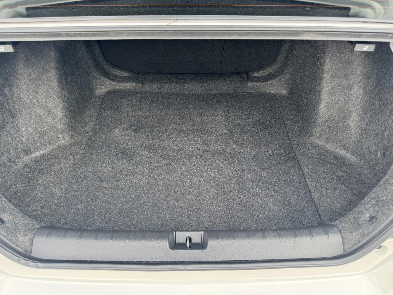 Honda Civic Sedan Vehicle Full-screen Gallery Image 04