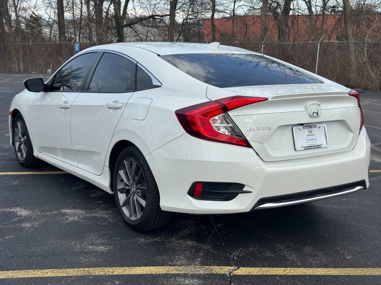 Honda Civic Sedan Vehicle Full-screen Gallery Image 06