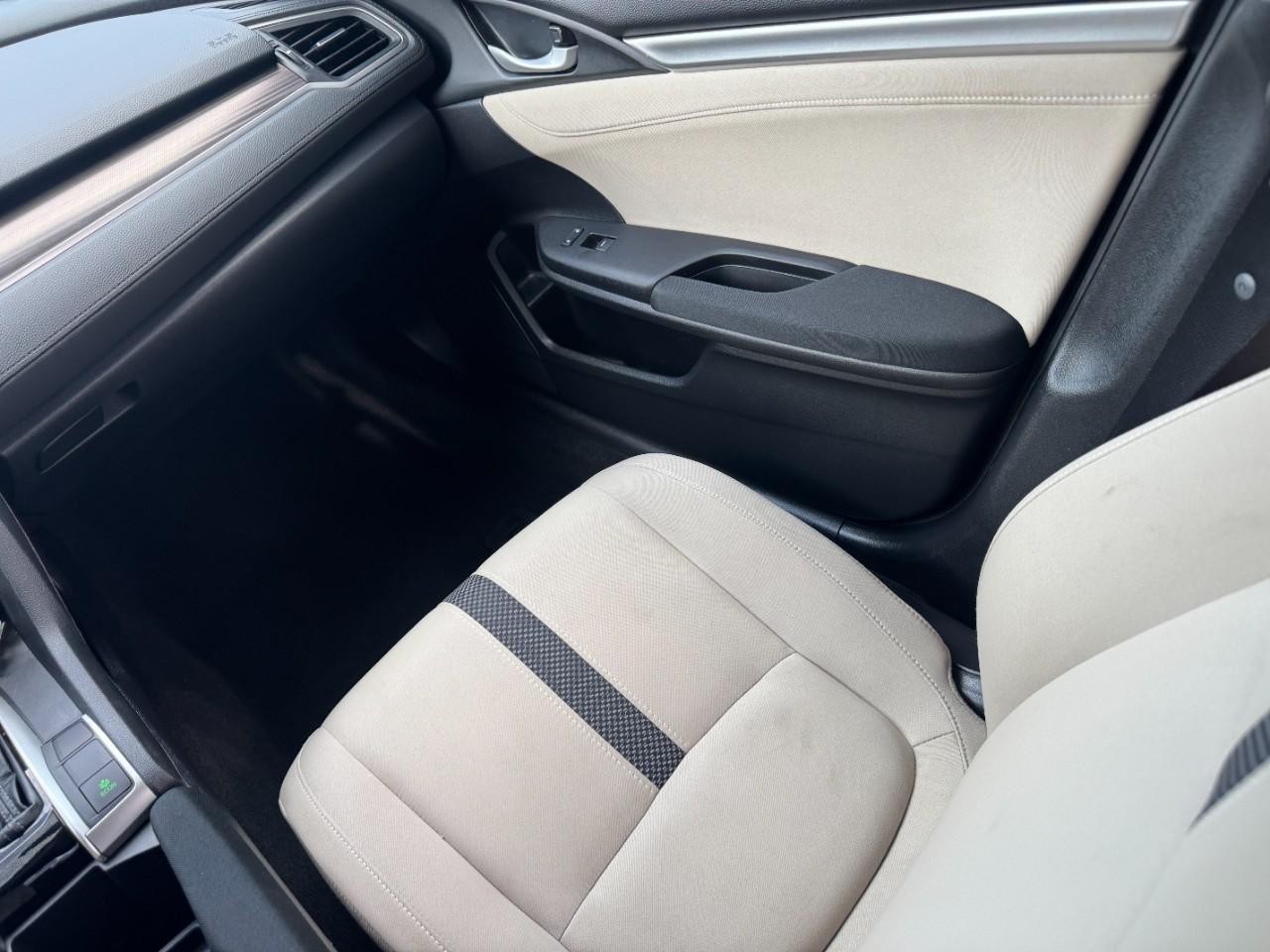 Honda Civic Sedan Vehicle Full-screen Gallery Image 15