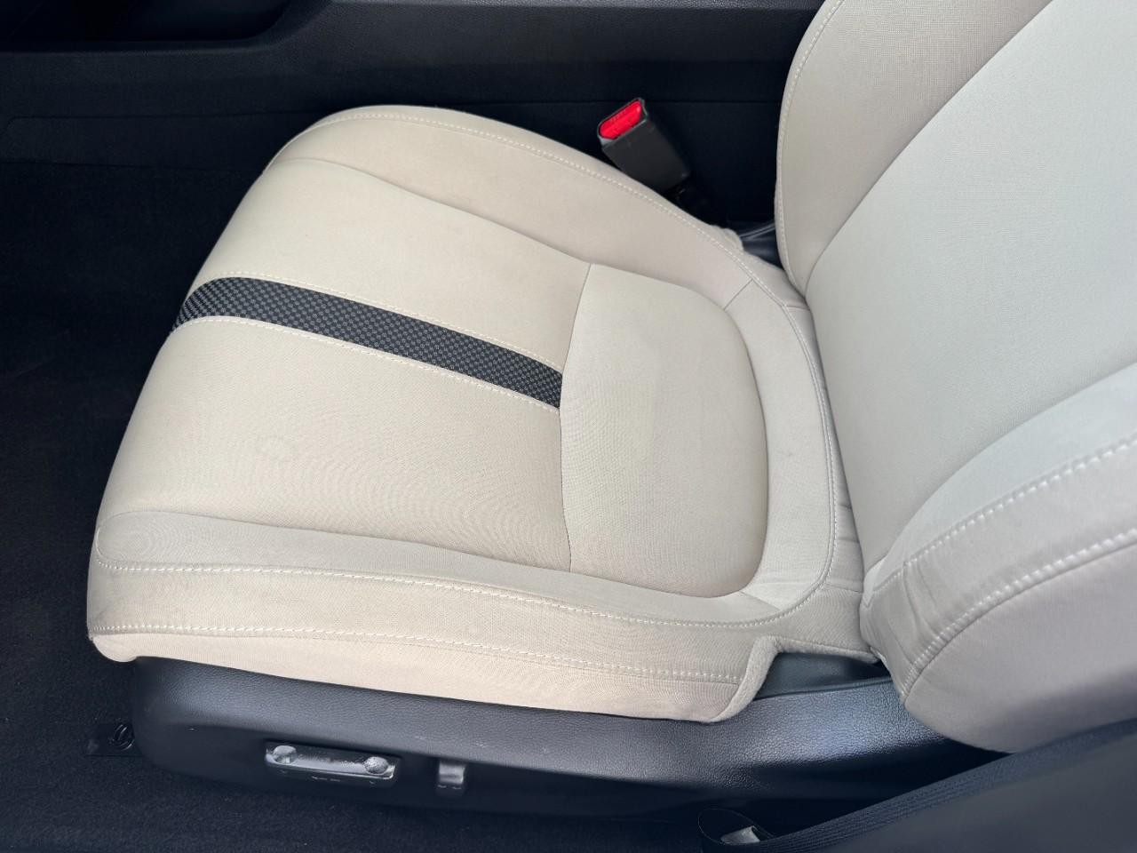 Honda Civic Sedan Vehicle Full-screen Gallery Image 17