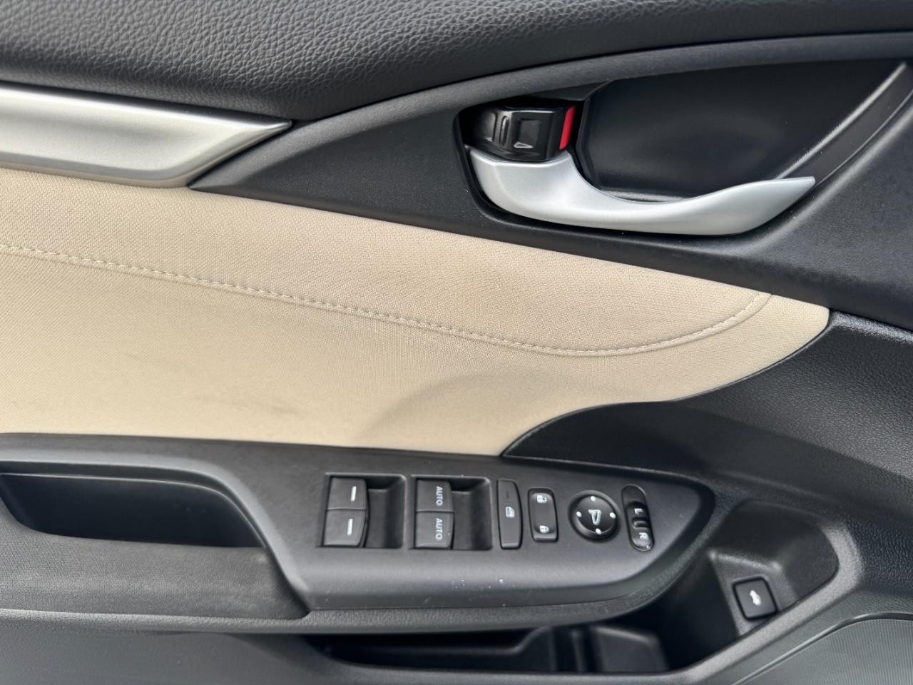 Honda Civic Sedan Vehicle Full-screen Gallery Image 18