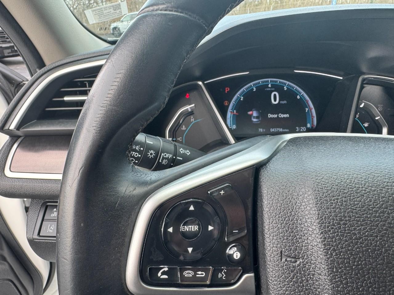 Honda Civic Sedan Vehicle Full-screen Gallery Image 19