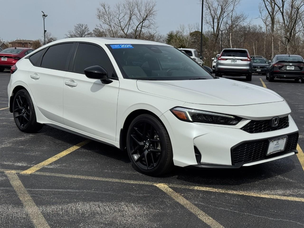 Honda Civic Hatchback Hybrid Vehicle Full-screen Gallery Image 02