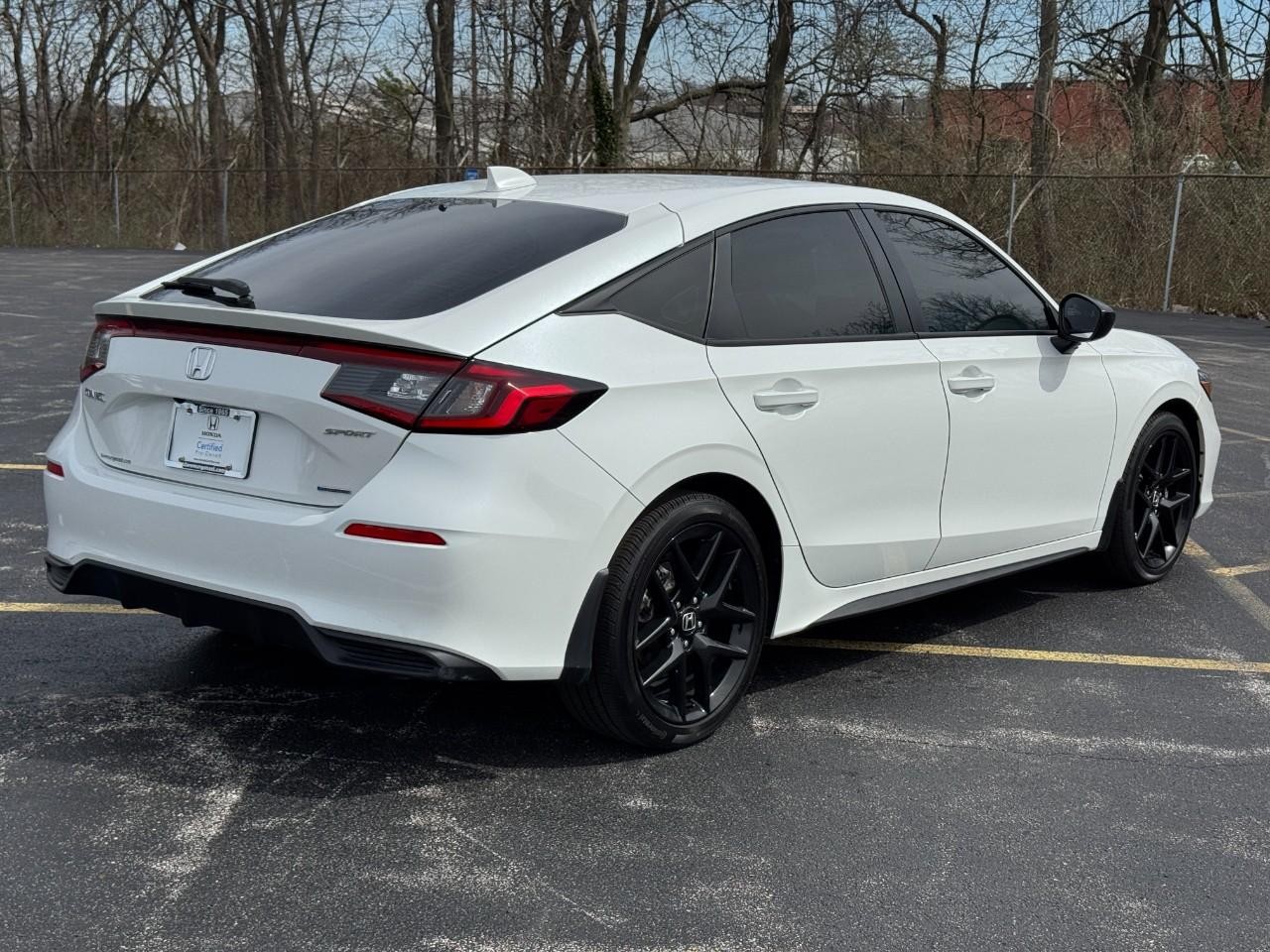 Honda Civic Hatchback Hybrid Vehicle Full-screen Gallery Image 04