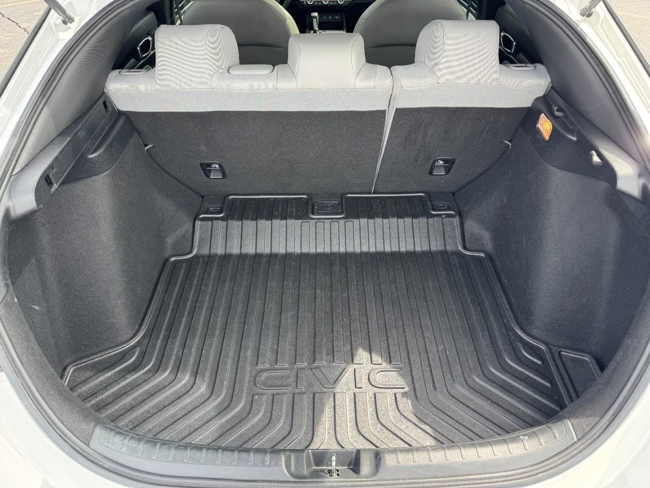 Honda Civic Hatchback Hybrid Vehicle Full-screen Gallery Image 05