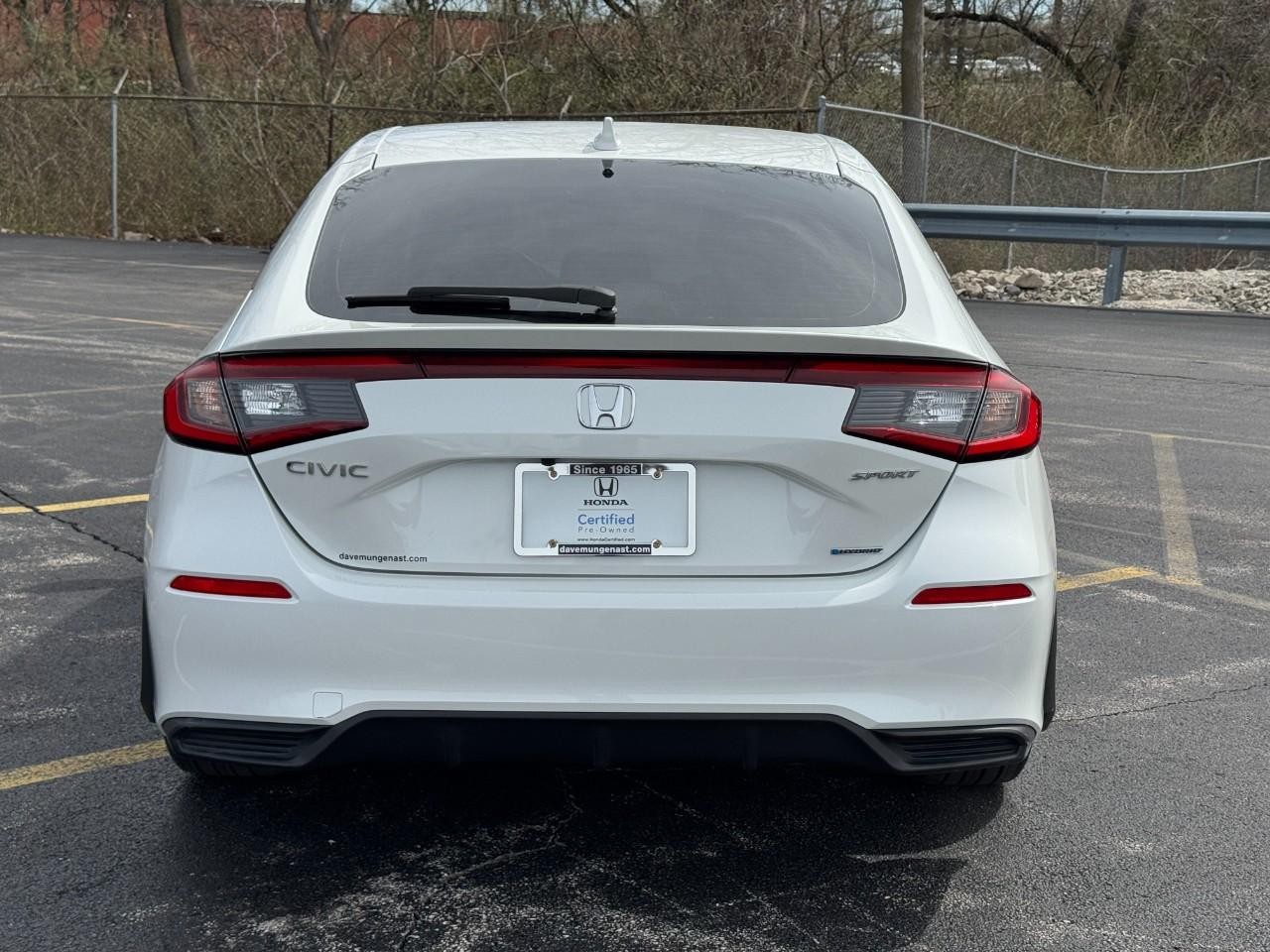 Honda Civic Hatchback Hybrid Vehicle Full-screen Gallery Image 06