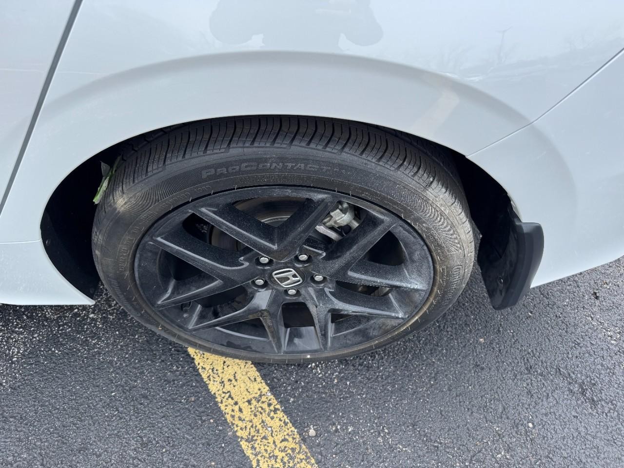 Honda Civic Hatchback Hybrid Vehicle Full-screen Gallery Image 08