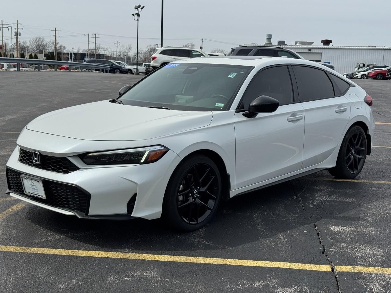 Honda Civic Hatchback Hybrid Vehicle Full-screen Gallery Image 09