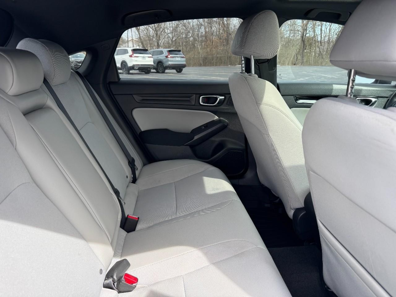 Honda Civic Hatchback Hybrid Vehicle Full-screen Gallery Image 11