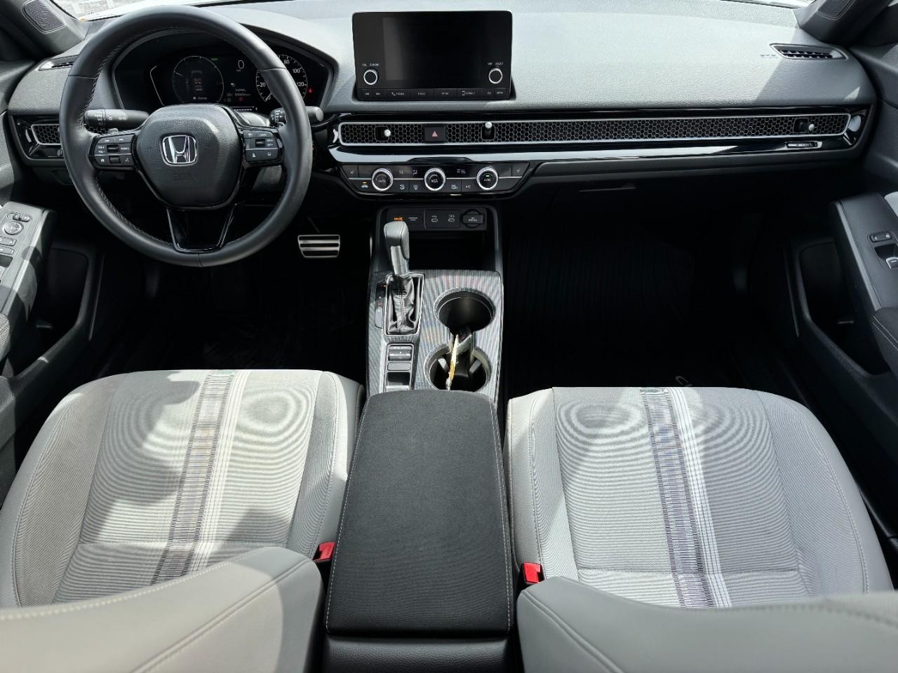 Honda Civic Hatchback Hybrid Vehicle Full-screen Gallery Image 12