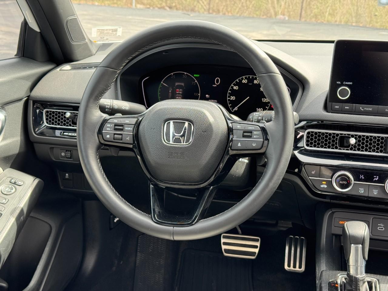 Honda Civic Hatchback Hybrid Vehicle Full-screen Gallery Image 13