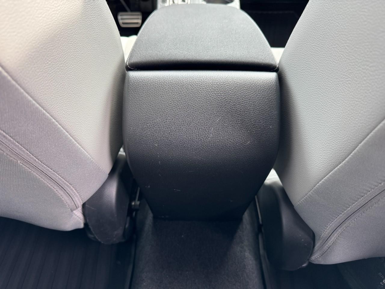 Honda Civic Hatchback Hybrid Vehicle Full-screen Gallery Image 17