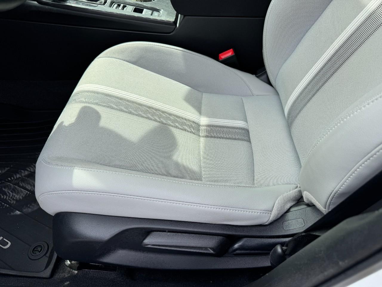 Honda Civic Hatchback Hybrid Vehicle Full-screen Gallery Image 18