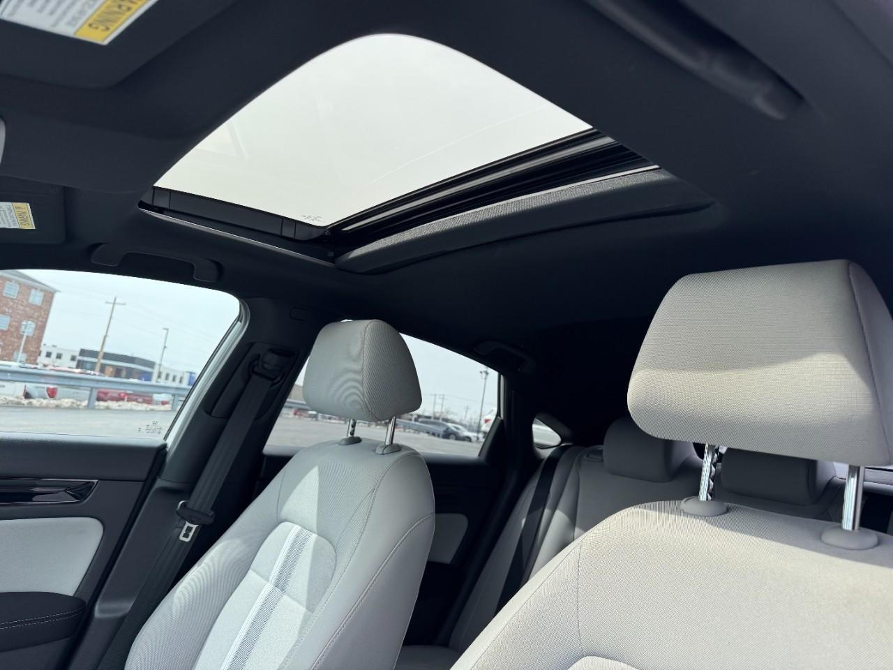 Honda Civic Hatchback Hybrid Vehicle Full-screen Gallery Image 20