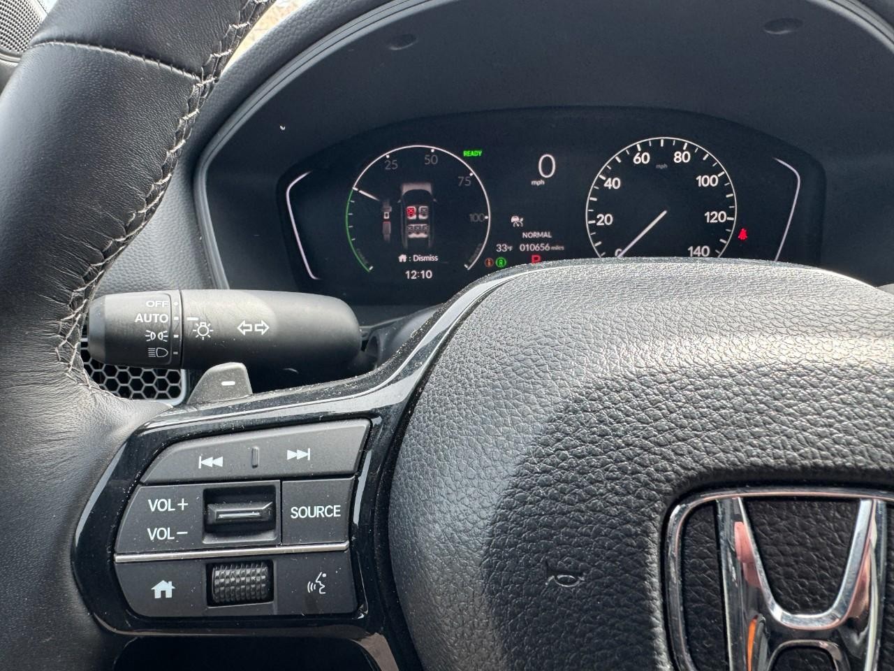 Honda Civic Hatchback Hybrid Vehicle Full-screen Gallery Image 21