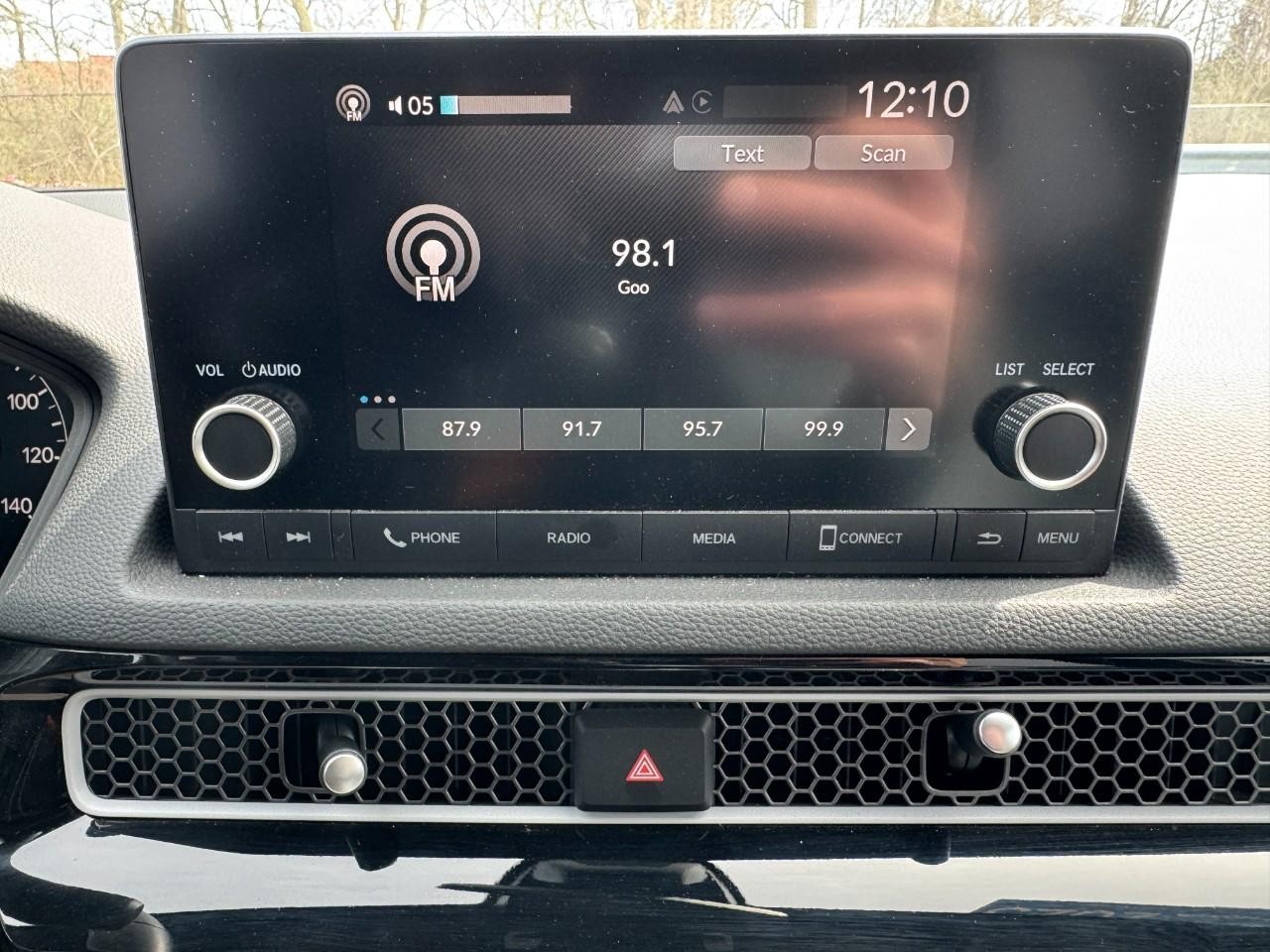 Honda Civic Hatchback Hybrid Vehicle Full-screen Gallery Image 24