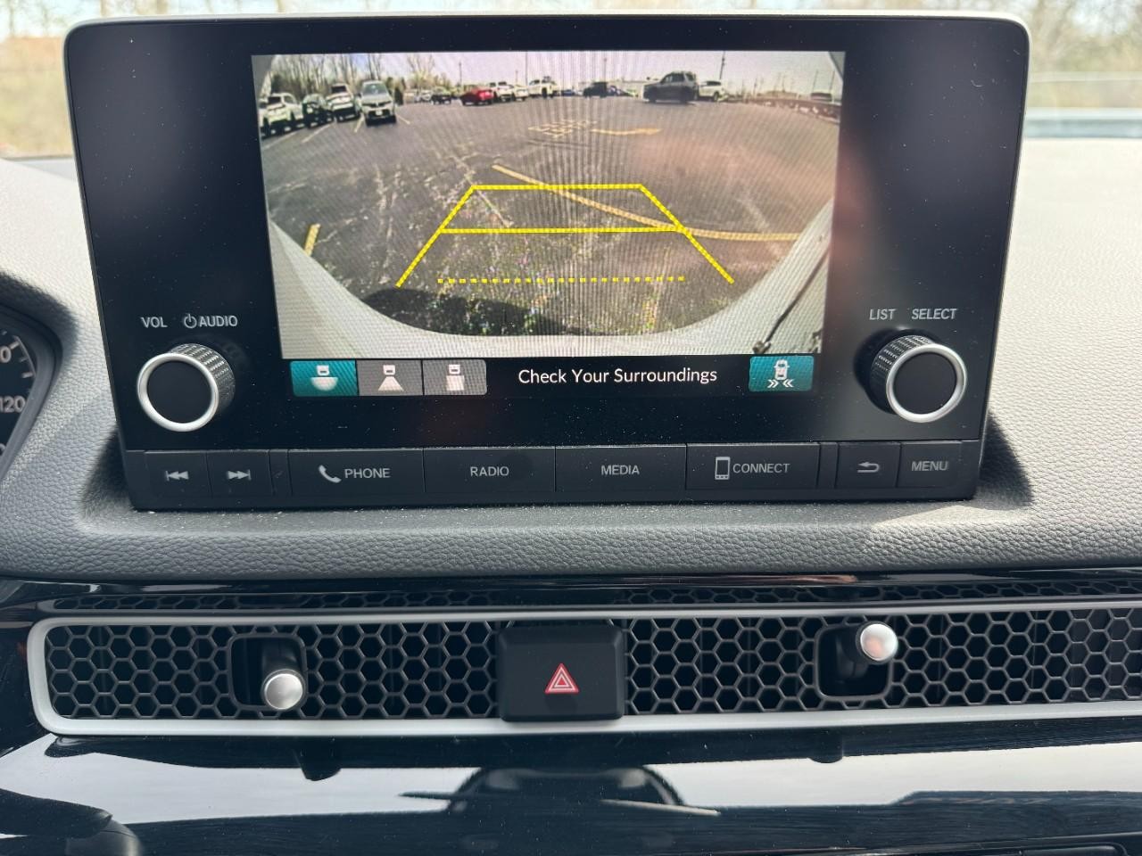 Honda Civic Hatchback Hybrid Vehicle Full-screen Gallery Image 25