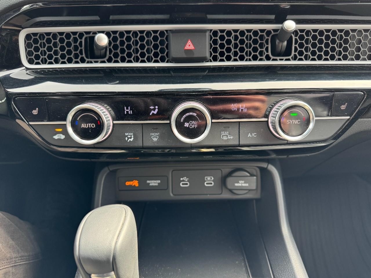 Honda Civic Hatchback Hybrid Vehicle Full-screen Gallery Image 26