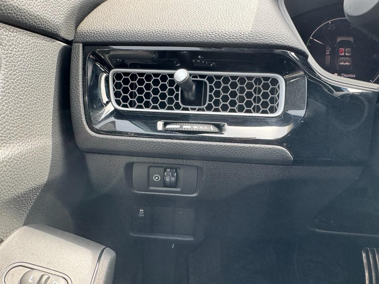 Honda Civic Hatchback Hybrid Vehicle Full-screen Gallery Image 27