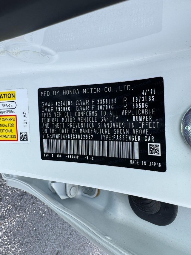 Honda Civic Hatchback Hybrid Vehicle Full-screen Gallery Image 28