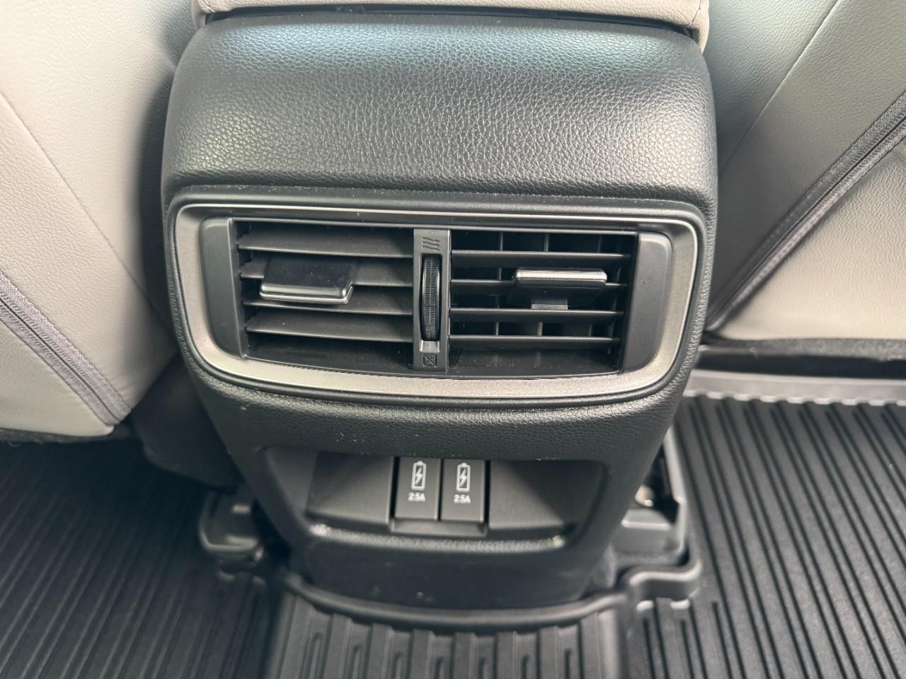 Honda CR-V Vehicle Full-screen Gallery Image 15