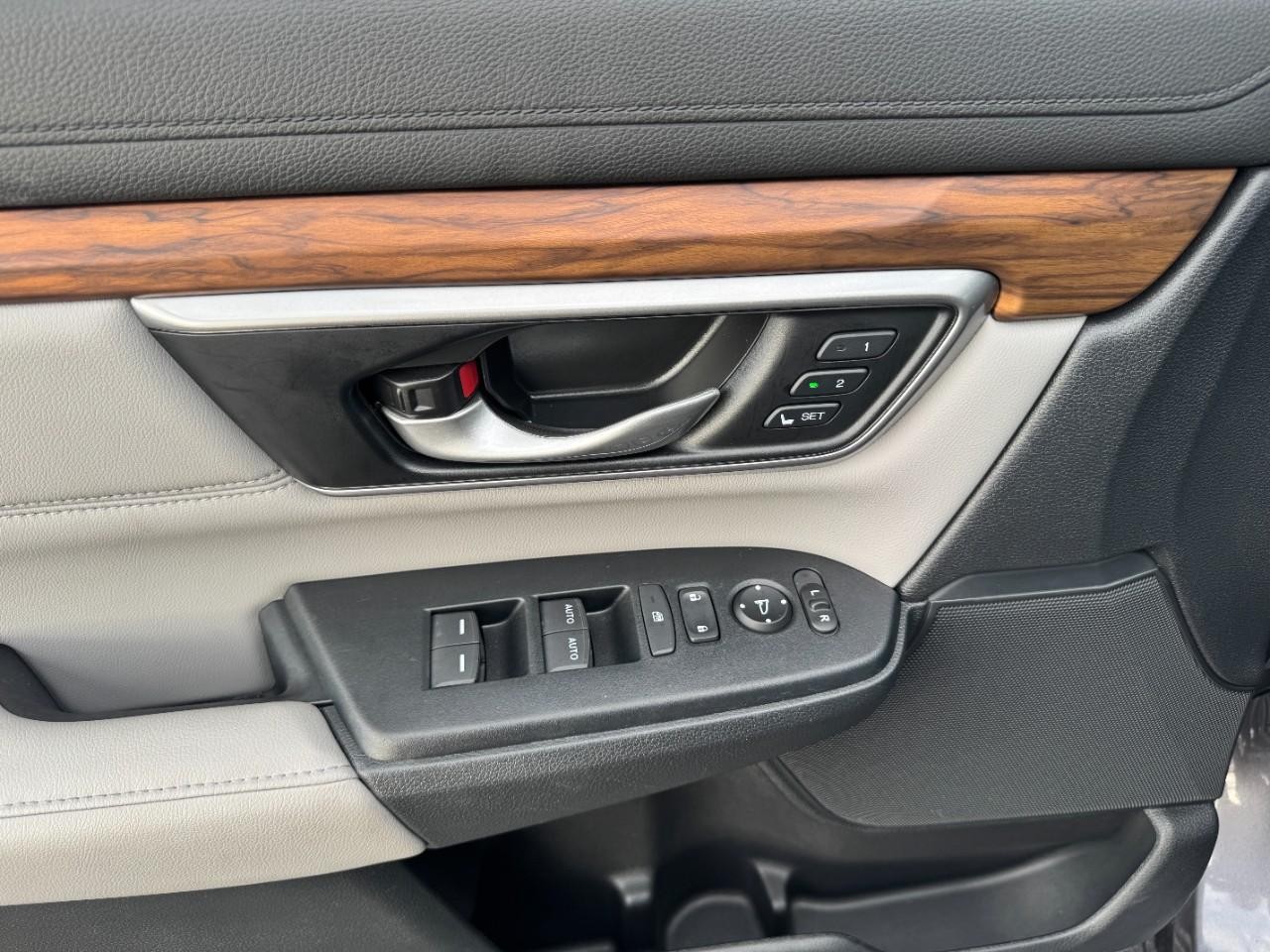 Honda CR-V Vehicle Full-screen Gallery Image 17