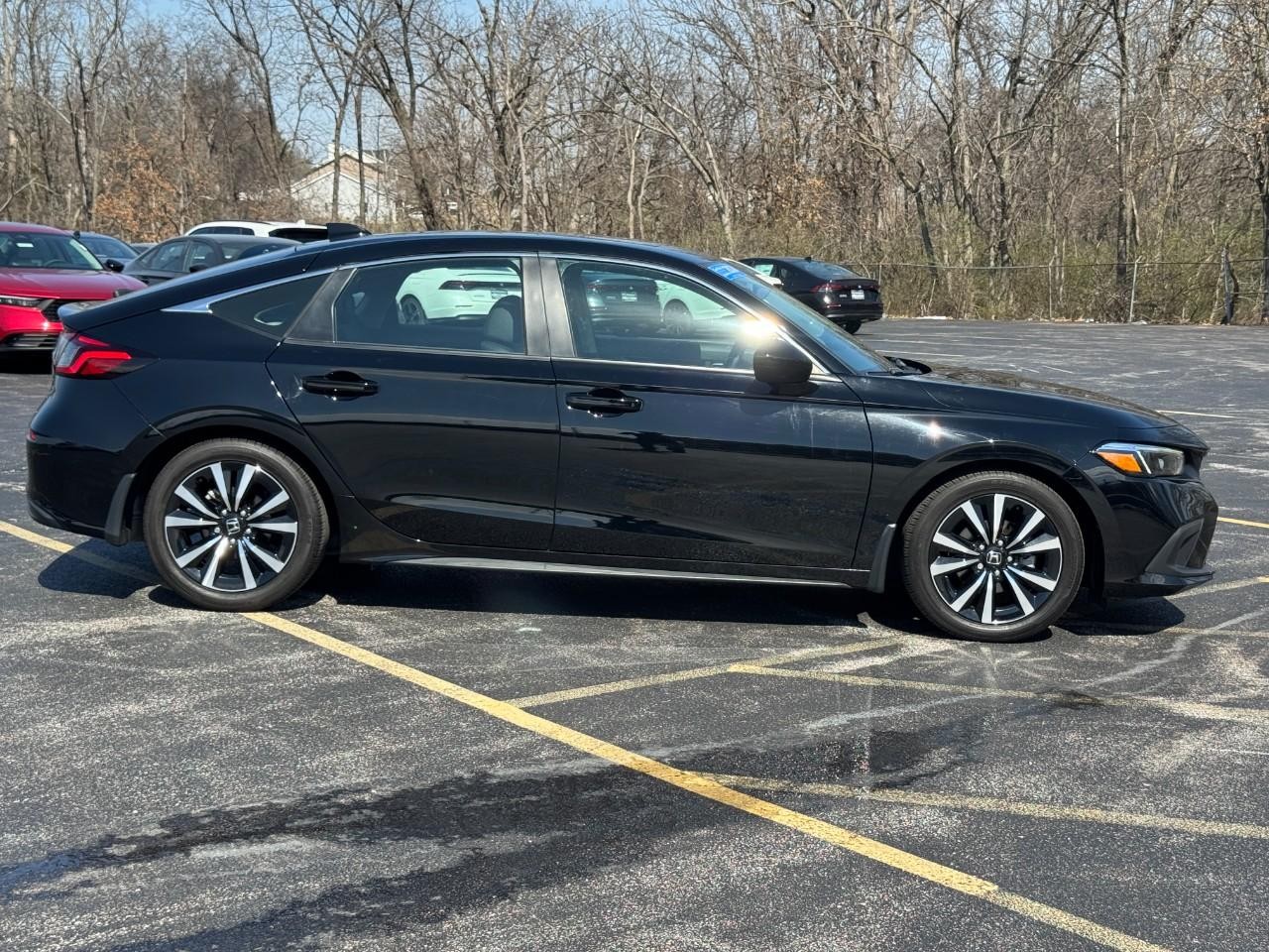 Honda Civic Hatchback Vehicle Full-screen Gallery Image 02