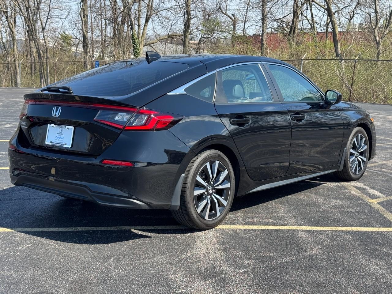 Honda Civic Hatchback Vehicle Full-screen Gallery Image 03