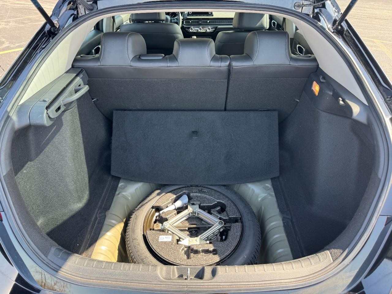 Honda Civic Hatchback Vehicle Full-screen Gallery Image 04