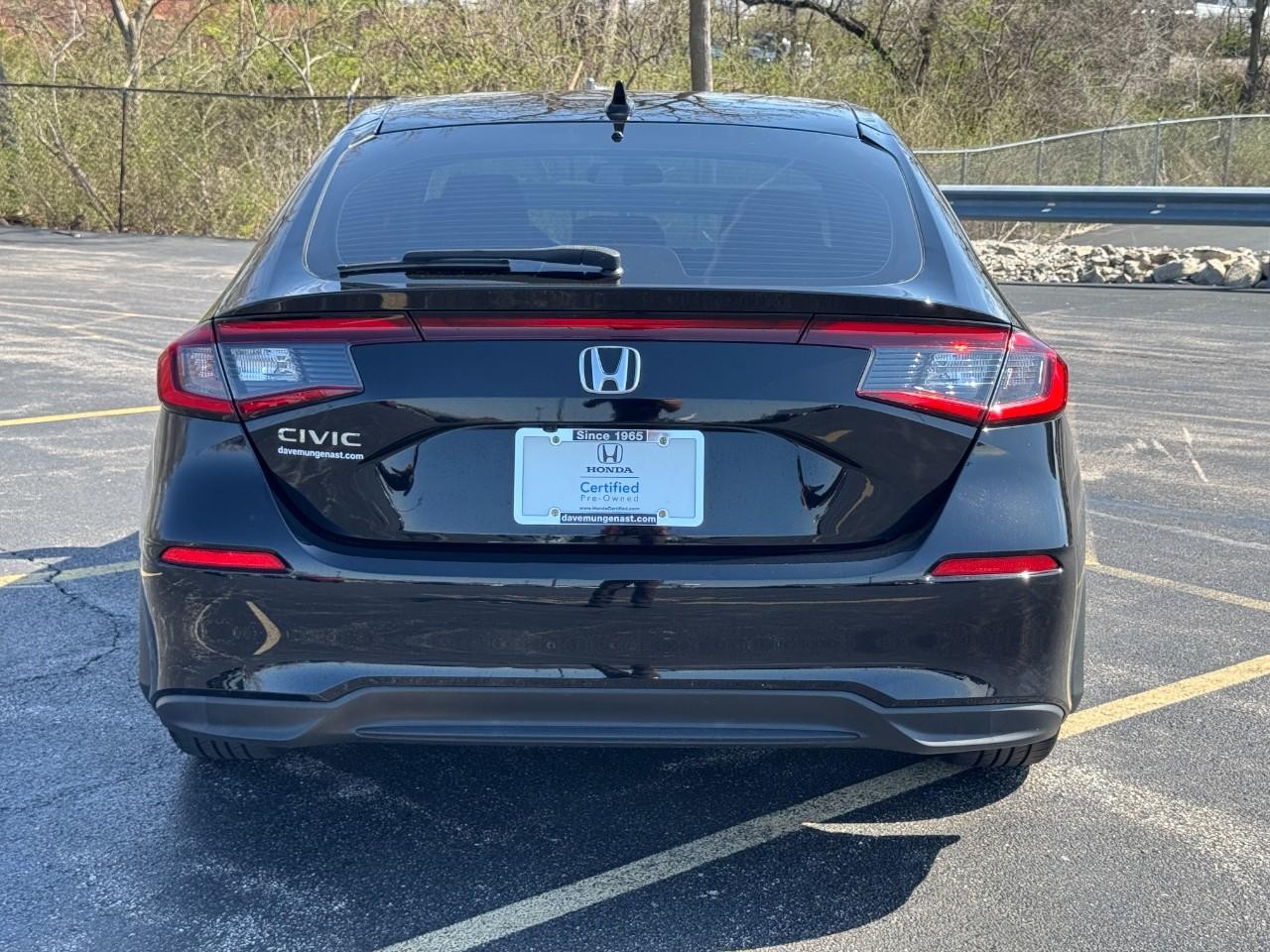 Honda Civic Hatchback Vehicle Full-screen Gallery Image 05