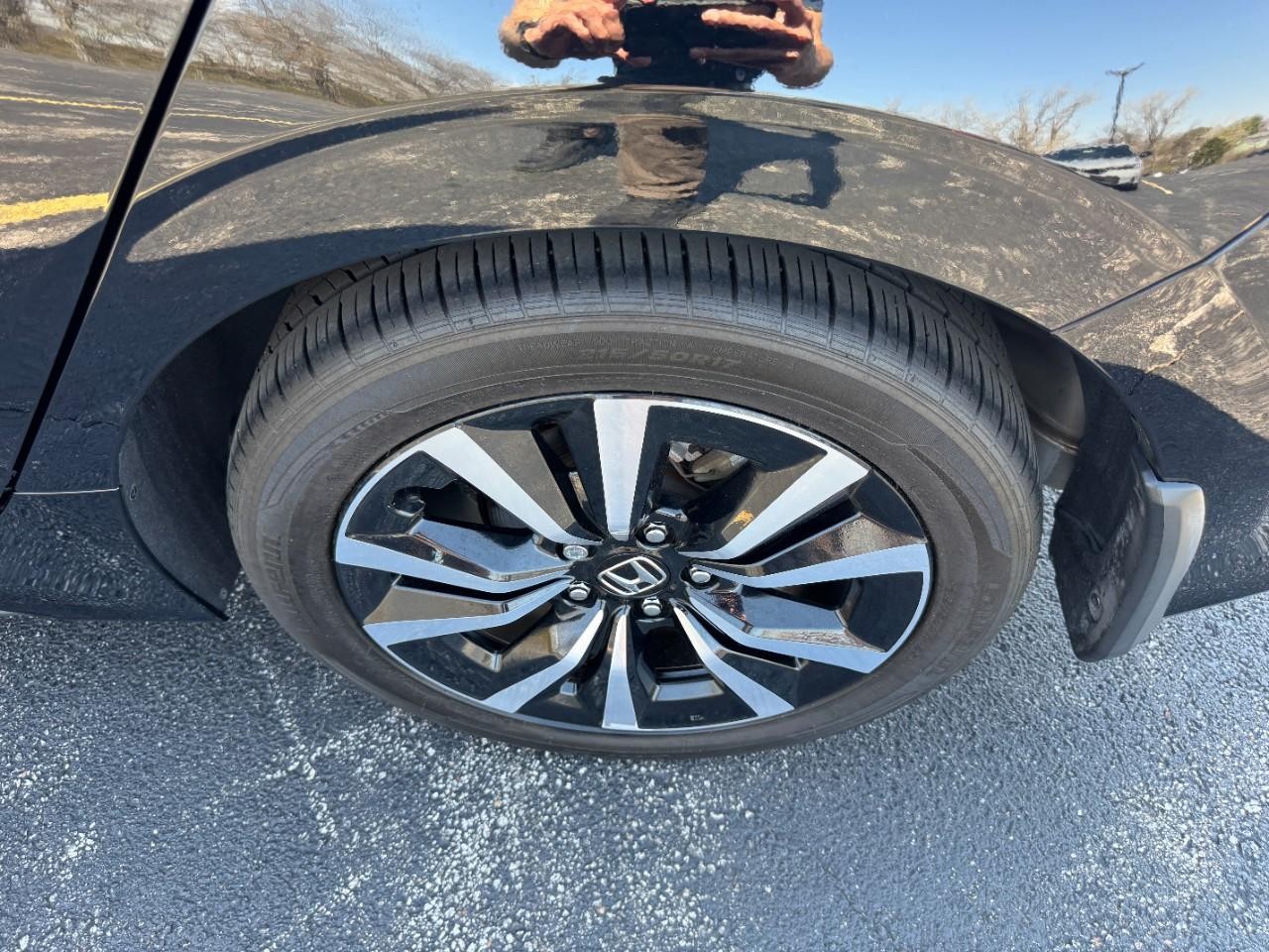 Honda Civic Hatchback Vehicle Full-screen Gallery Image 07