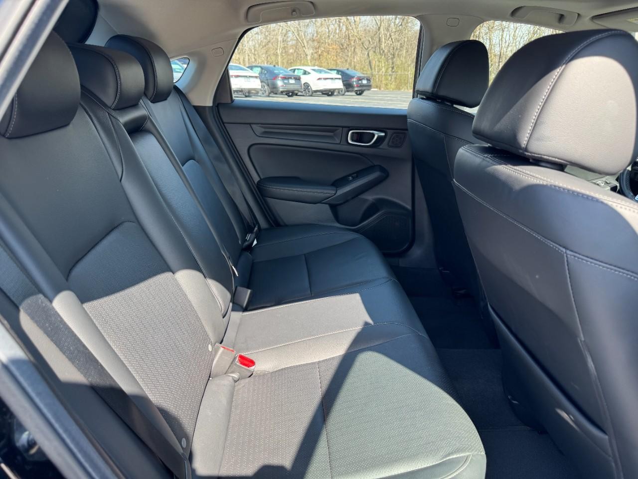 Honda Civic Hatchback Vehicle Full-screen Gallery Image 10