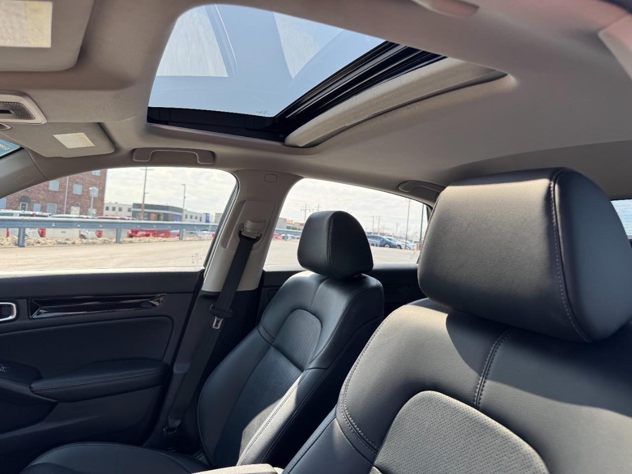 Honda Civic Hatchback Vehicle Full-screen Gallery Image 17