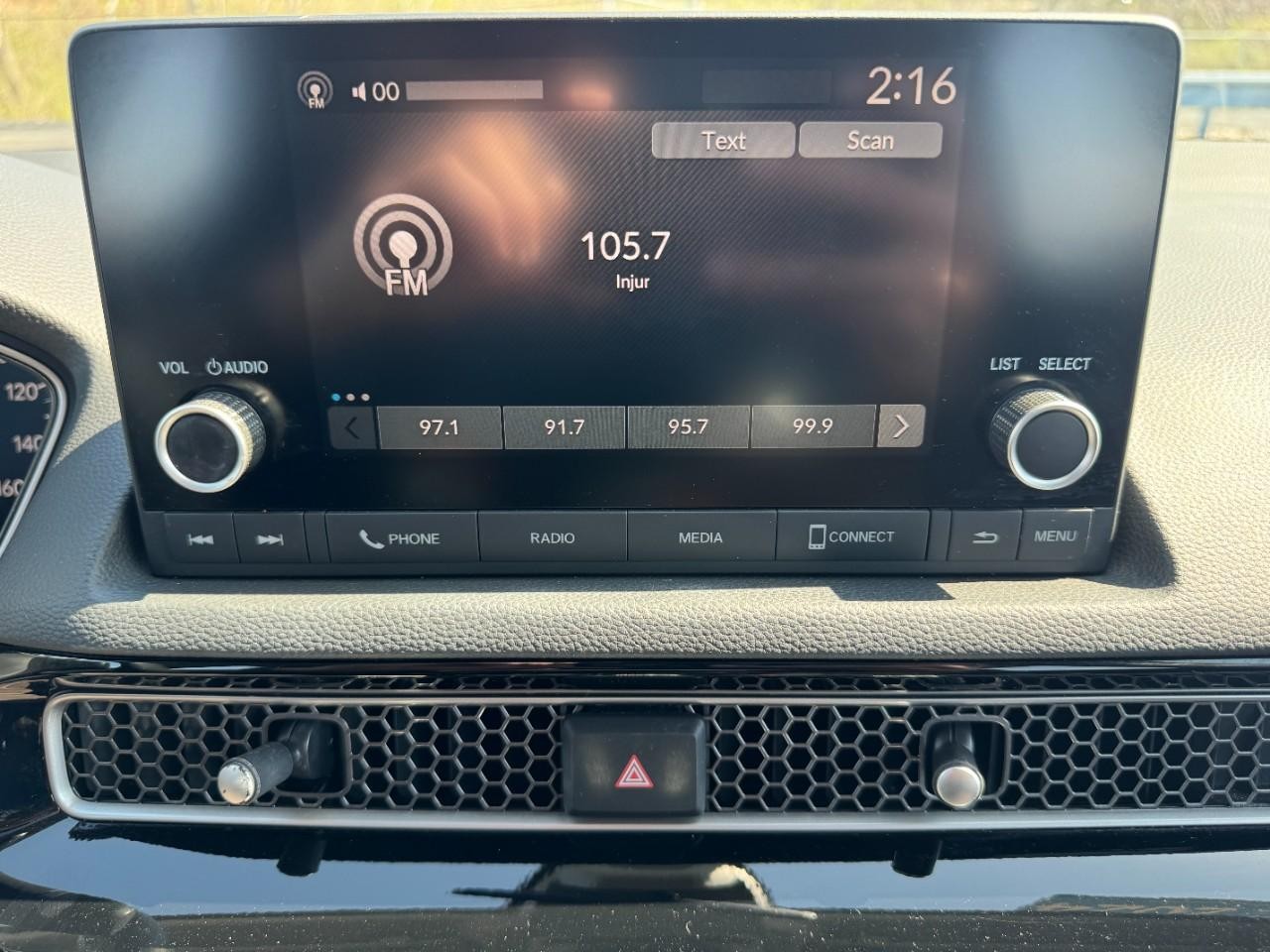 Honda Civic Hatchback Vehicle Full-screen Gallery Image 24