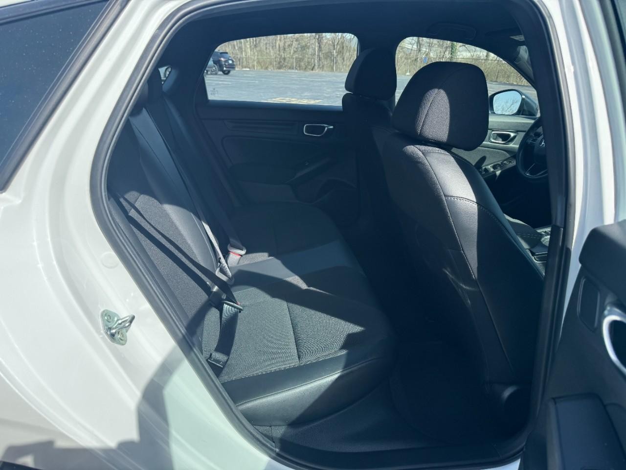 Honda Civic Hatchback Vehicle Full-screen Gallery Image 10