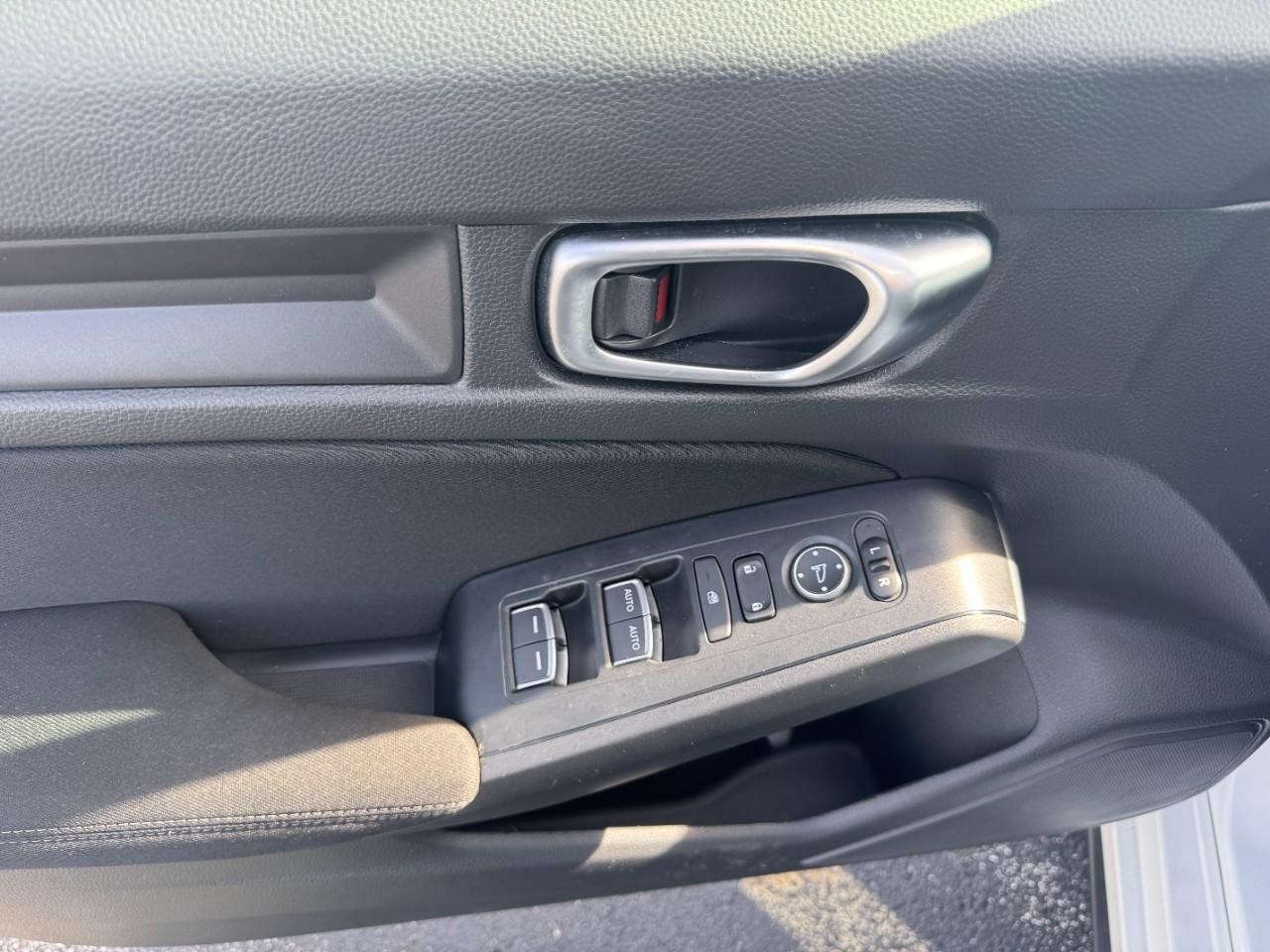 Honda Civic Hatchback Vehicle Full-screen Gallery Image 18