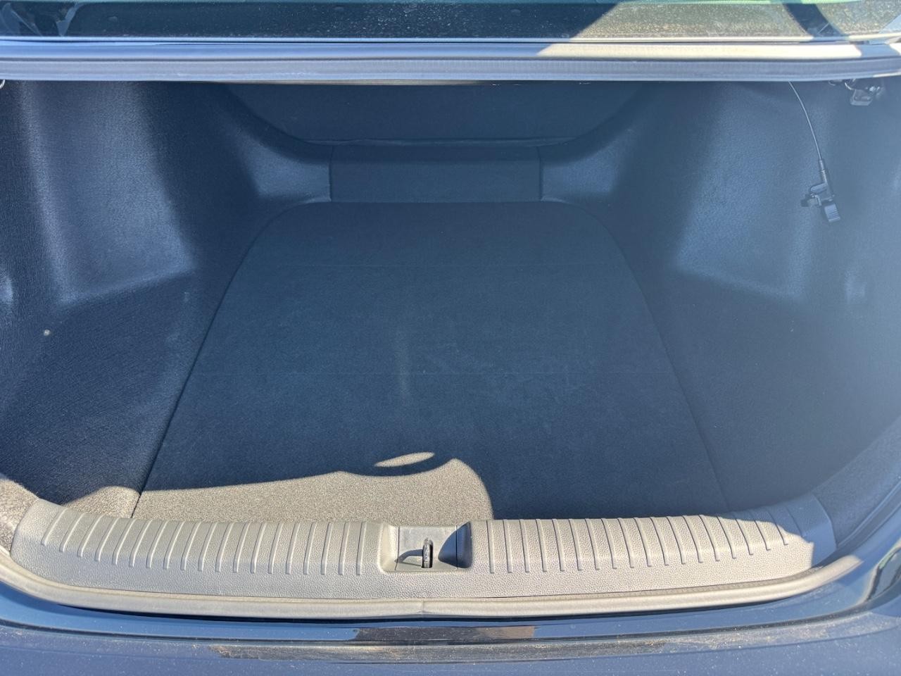 Honda Accord Sedan Vehicle Full-screen Gallery Image 03