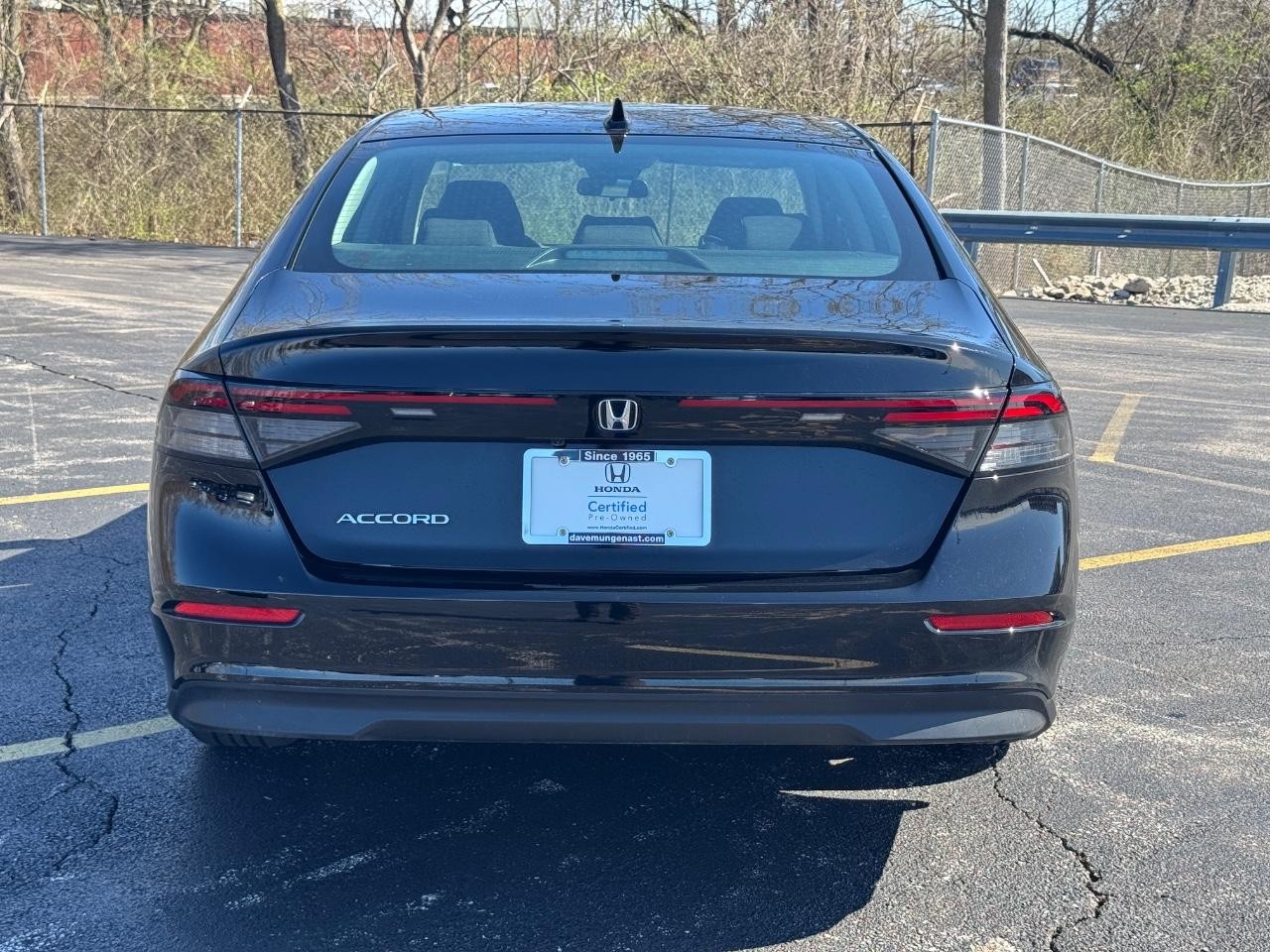 Honda Accord Sedan Vehicle Full-screen Gallery Image 06