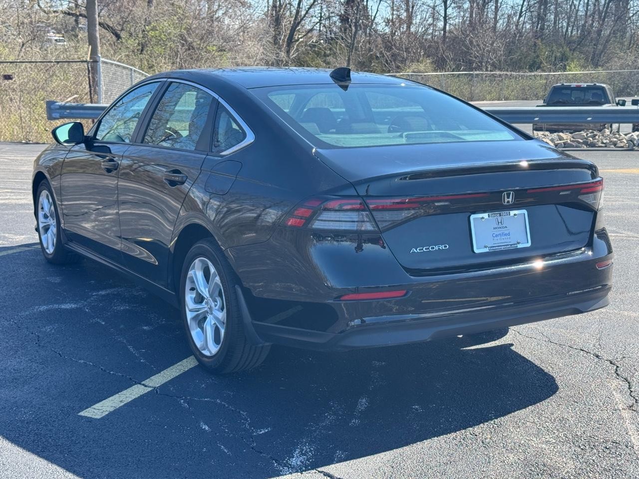 Honda Accord Sedan Vehicle Full-screen Gallery Image 09