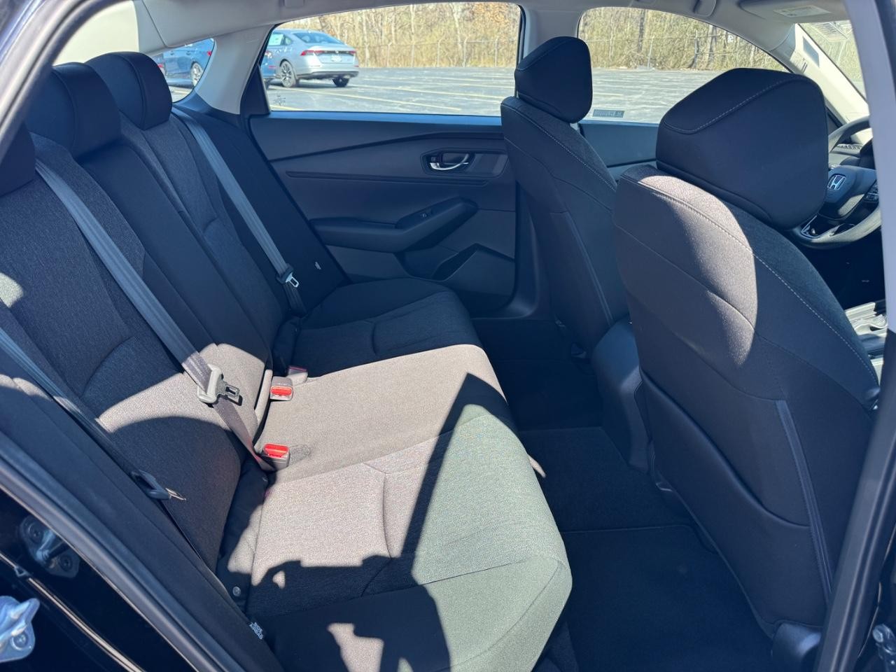 Honda Accord Sedan Vehicle Full-screen Gallery Image 11