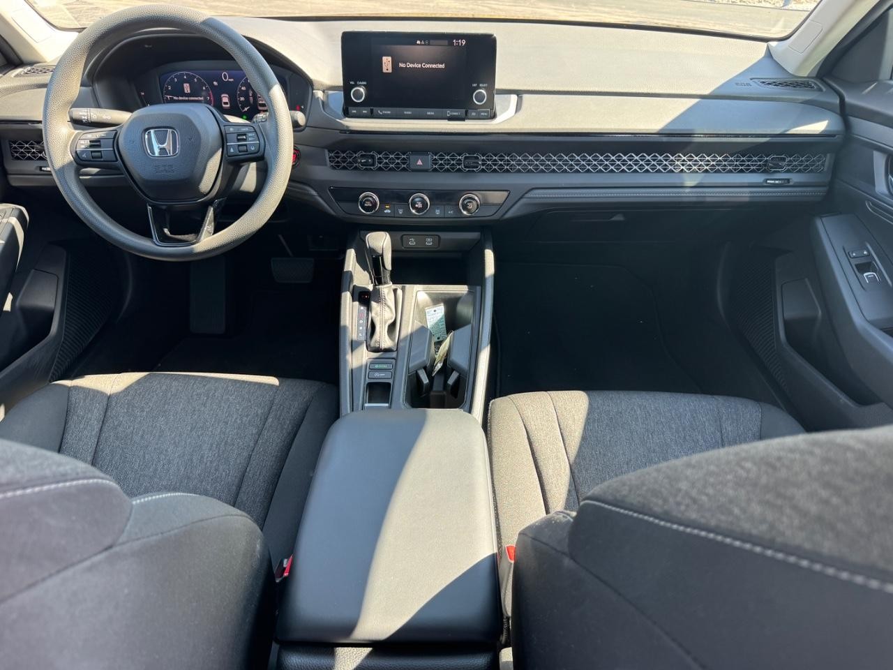 Honda Accord Sedan Vehicle Full-screen Gallery Image 12