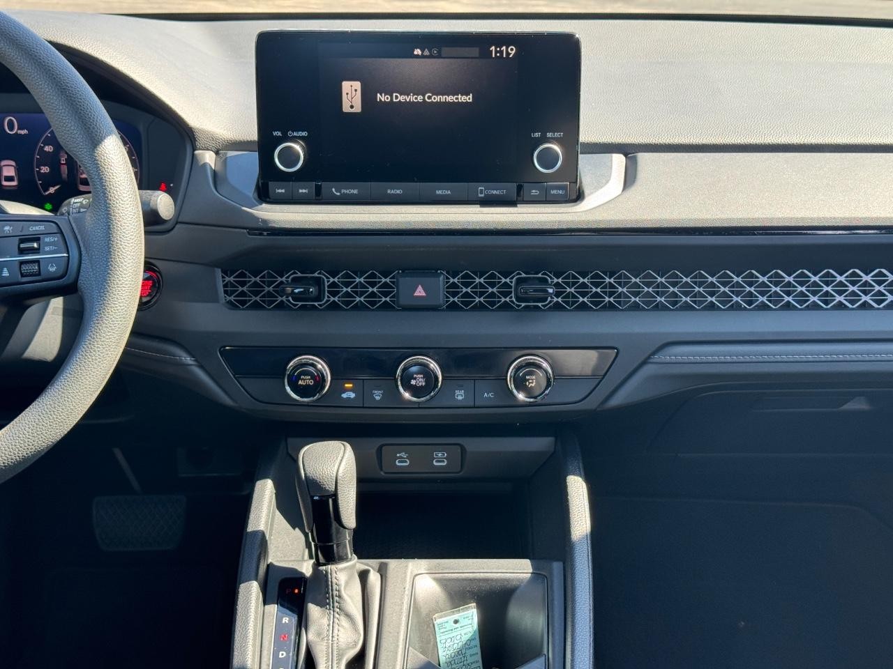 Honda Accord Sedan Vehicle Full-screen Gallery Image 14