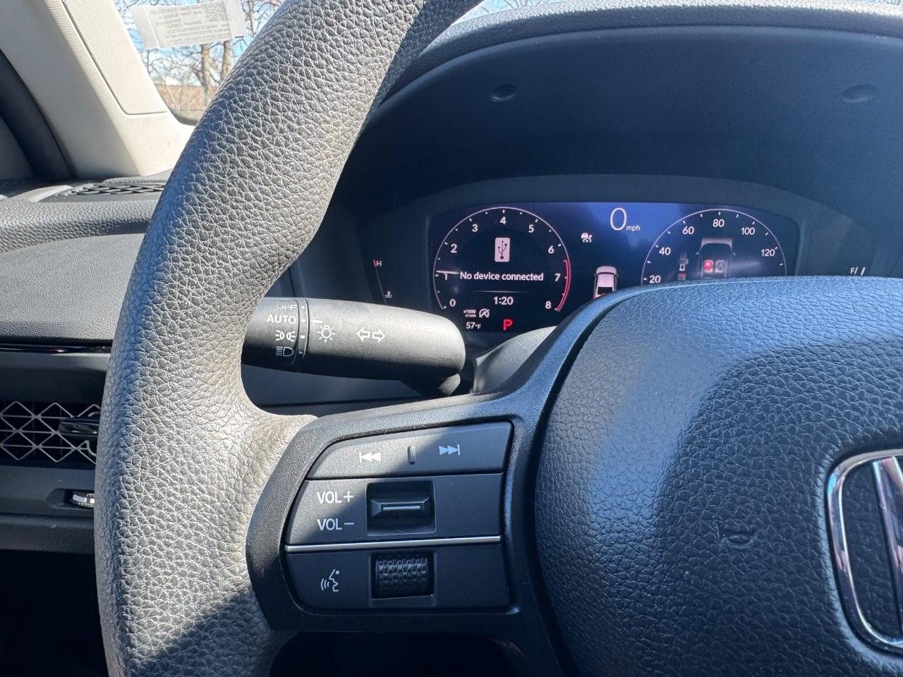 Honda Accord Sedan Vehicle Full-screen Gallery Image 19