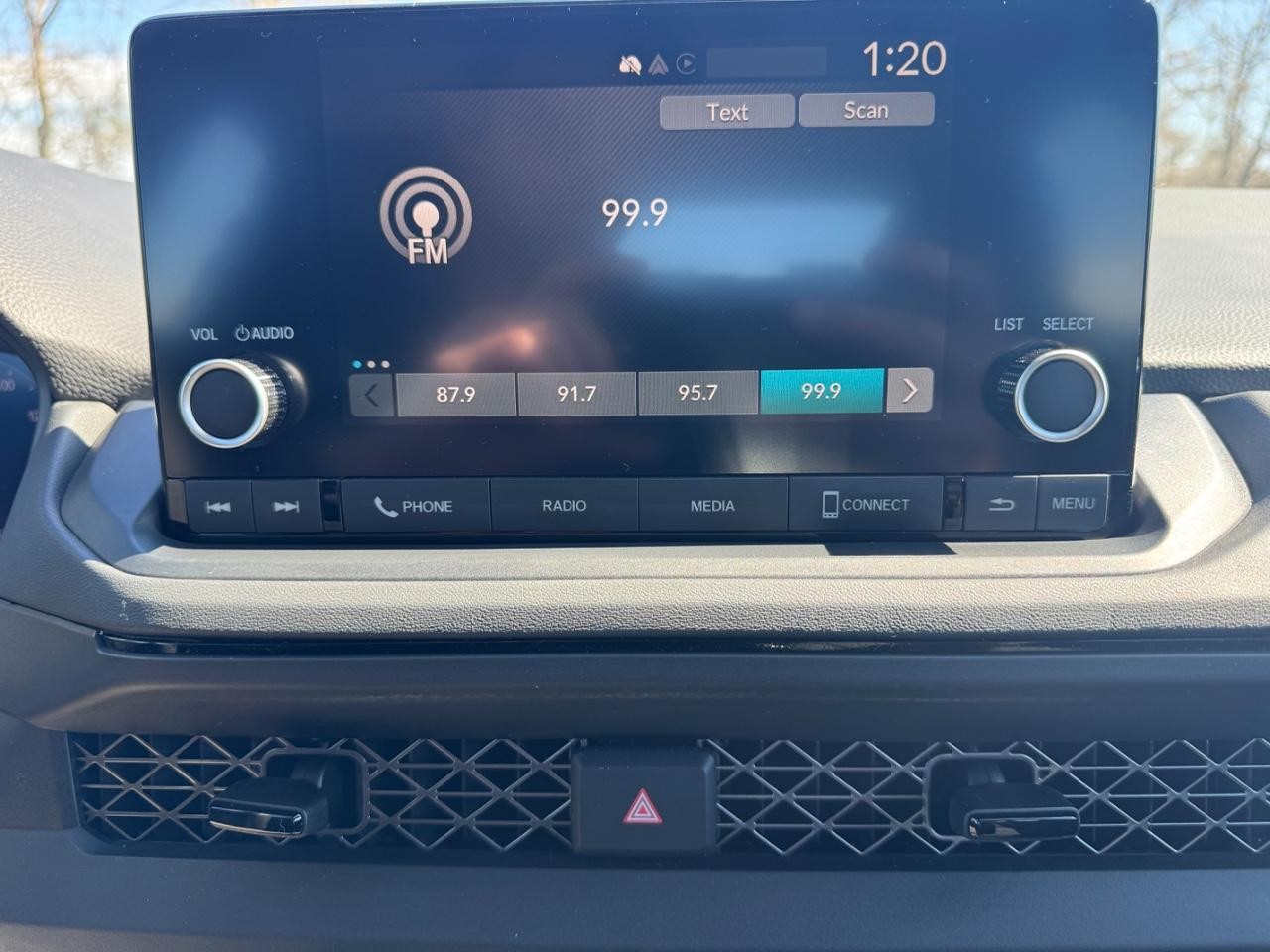 Honda Accord Sedan Vehicle Full-screen Gallery Image 23