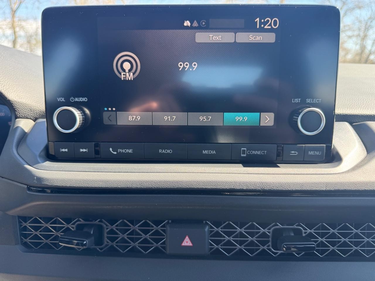 Honda Accord Sedan Vehicle Full-screen Gallery Image 24