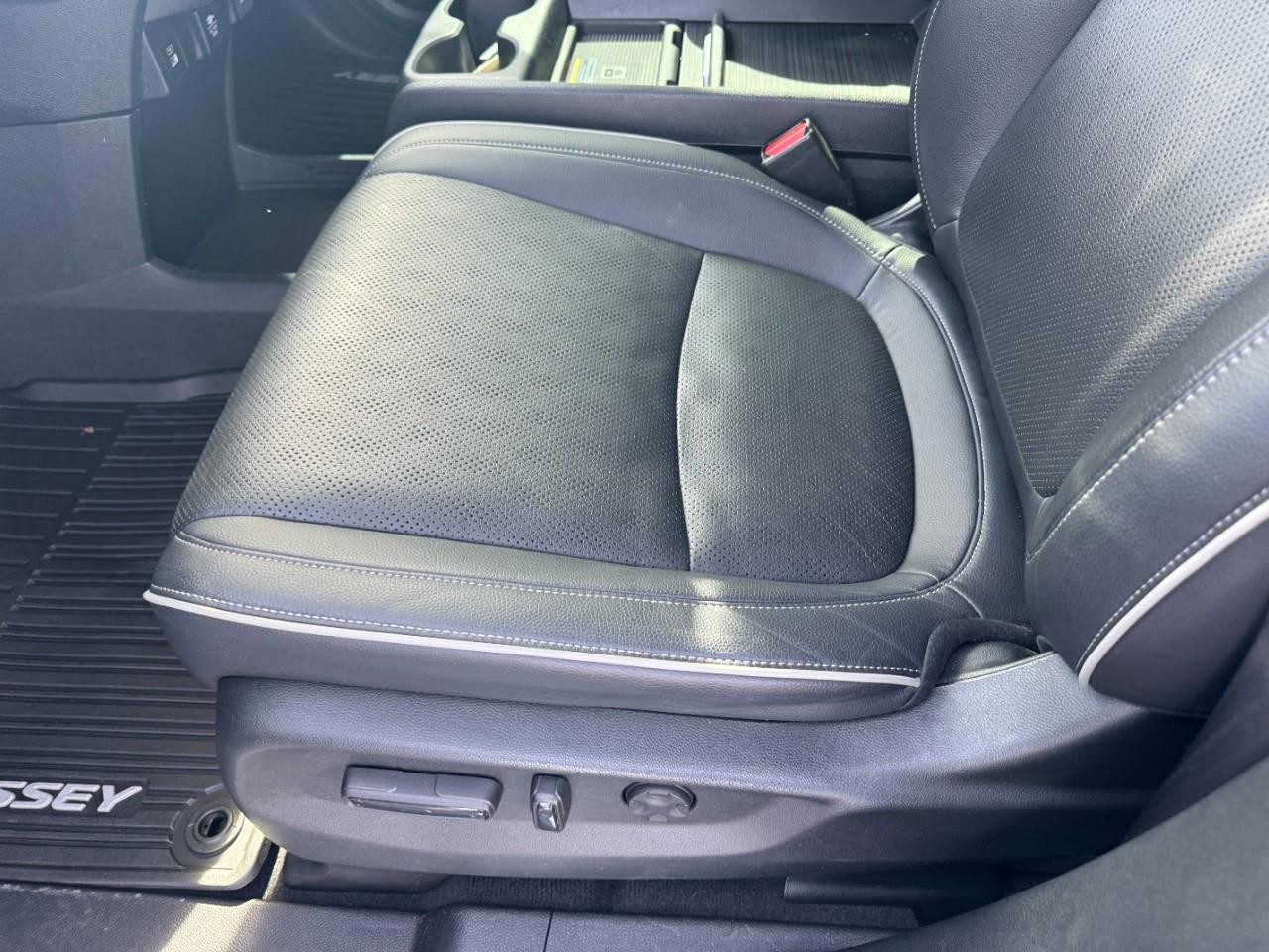 Honda Odyssey Vehicle Full-screen Gallery Image 18